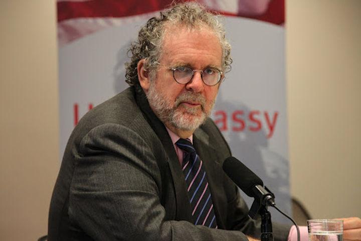 Walter Russell Mead speaks at a roundtable discussion at the US Embassy to Germany on Nov. 25, 2009. Mead, an expert in US foreign policy, spoke to students and faculty at UT about the new research initiative on the atomic bomb and how it has shaped public outlook on the end of times.
