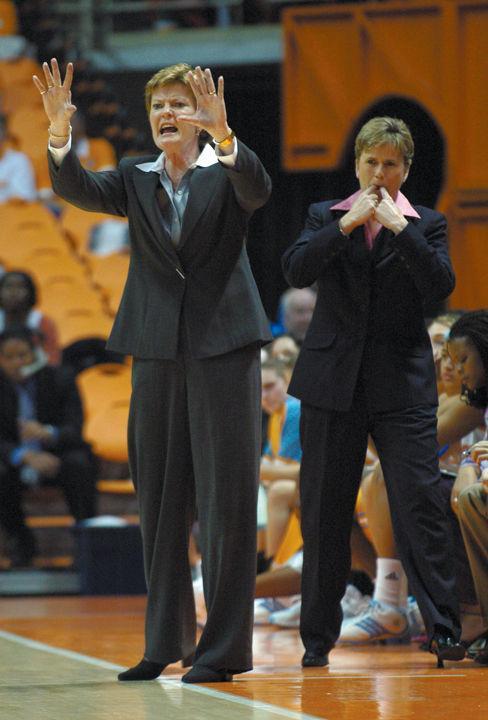 Pat Summitt and Holly Warlick yell during a game.