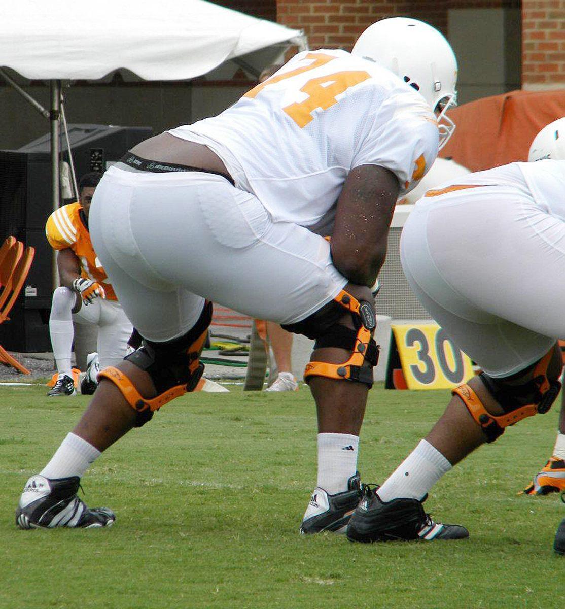 Antonio Richardson lines up during a drill at a team workout on Aug. 6.