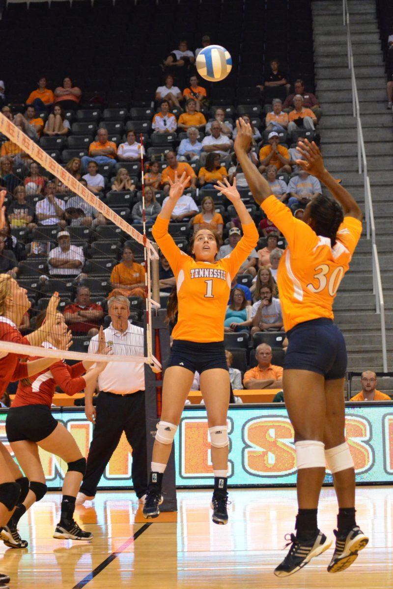 Freshman setter Bianca Arellano assists Mercedes Vaughn for a kill in the Cincinnati game on Aug 25.