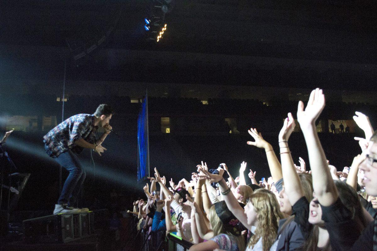 Cobra Starship’s Gabe Saporta sings to the crowd at Thompson-Boling Arena on Oct. 6.
