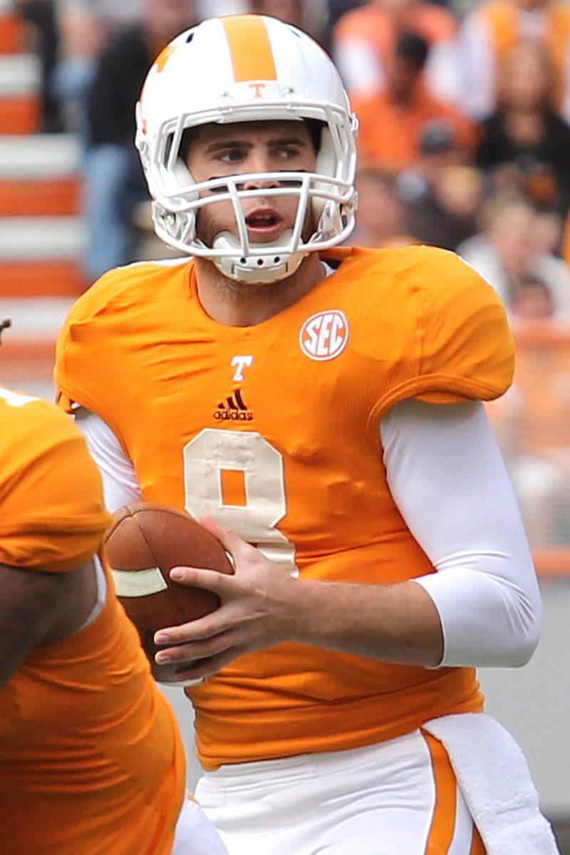 Tyler Bray scans the field before a pass against Troy on Saturday.