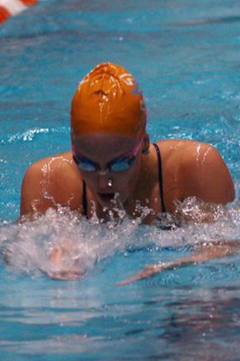 Lindsay Gendron competes in the 400 IM at the Tennessee Invitational in Nov. 2010.