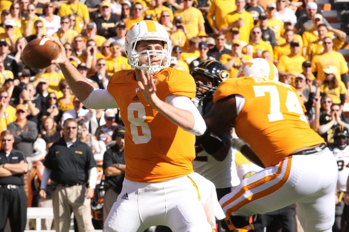 Tyler Bray prepares for a pass against Missouri on Nov. 10. Bray has decided to forgo his senior year to enter the NFL draft.
