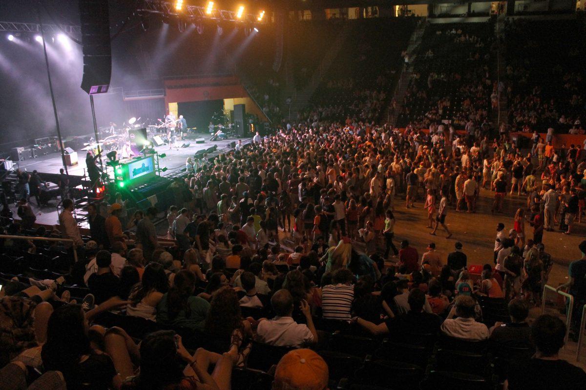 Students wait for the stage change during Volapalooza last year. This year, Volapalooza is the finale for 'I Heart UT Week.'