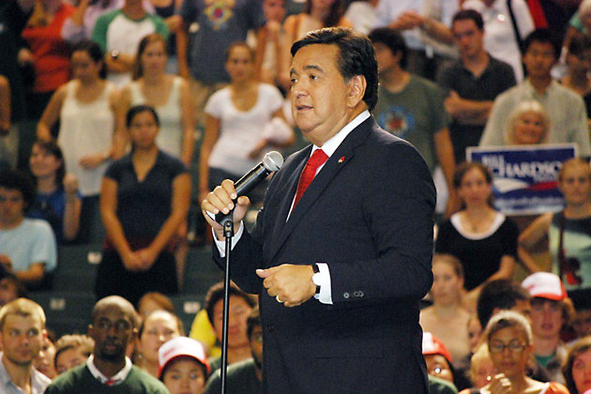 Former Governor of New Mexico Bill Richardson addresses students at a watch party at Dartmouth College in 2007.