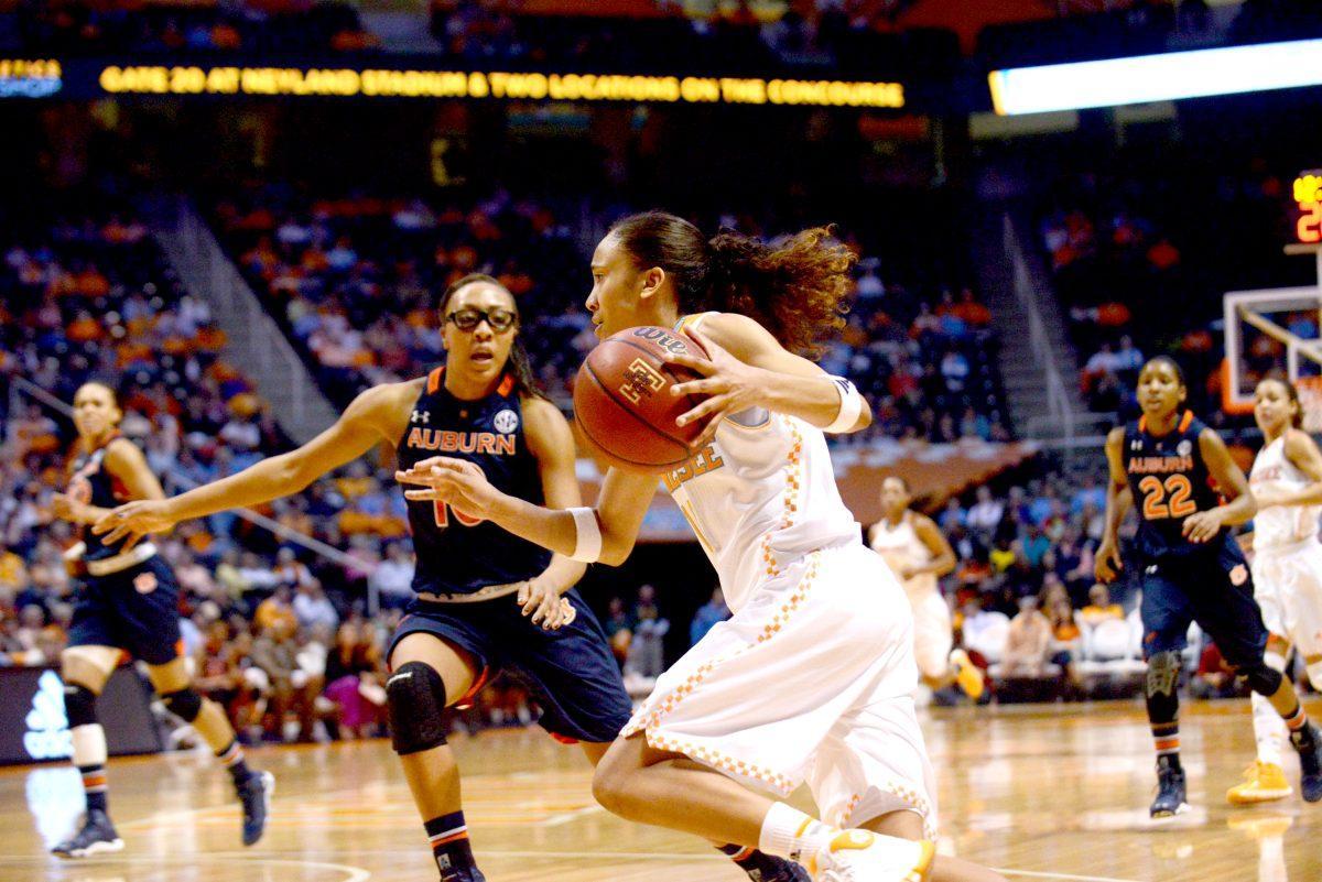 Senior guard Meighan Simmons drives to the basket in the Lady Vols' 93-63 victory against the Auburn Tigers in Thompson-Boling Arena on Thursday.