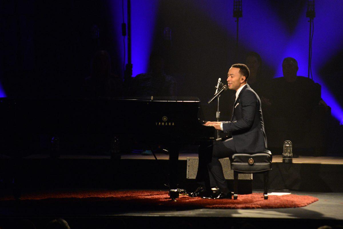 Grammy Award-winning artist John Legend used a simple stage to captivate his audience in the Tennessee Theatre on Saturday.