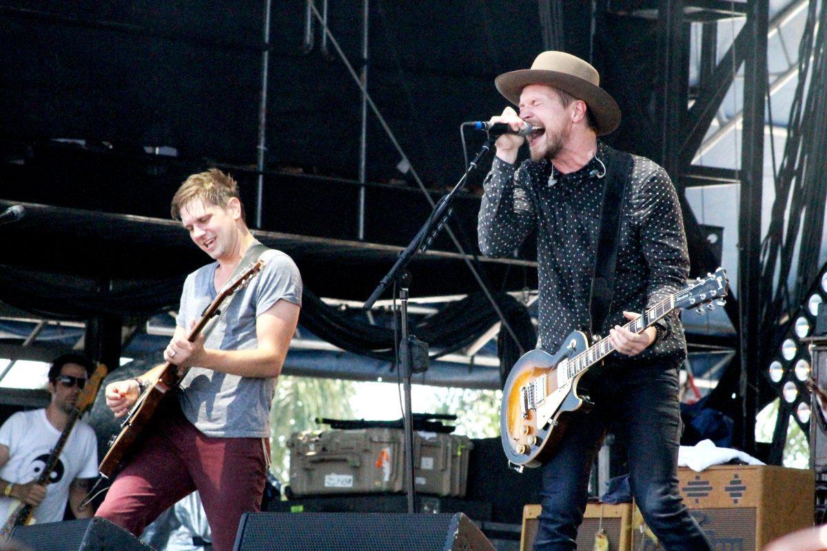 Bo Rinehart, left, and Bear Rinehart, right, from NEEDTOBREATHE play and sing at the 2014 Hangout Music Festival.