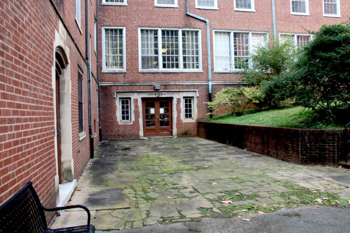 The cafeteria entrance to Strong Hall prior to demolition. While the last resident left in 2008, the cafeteria stayed open through early 2011.
