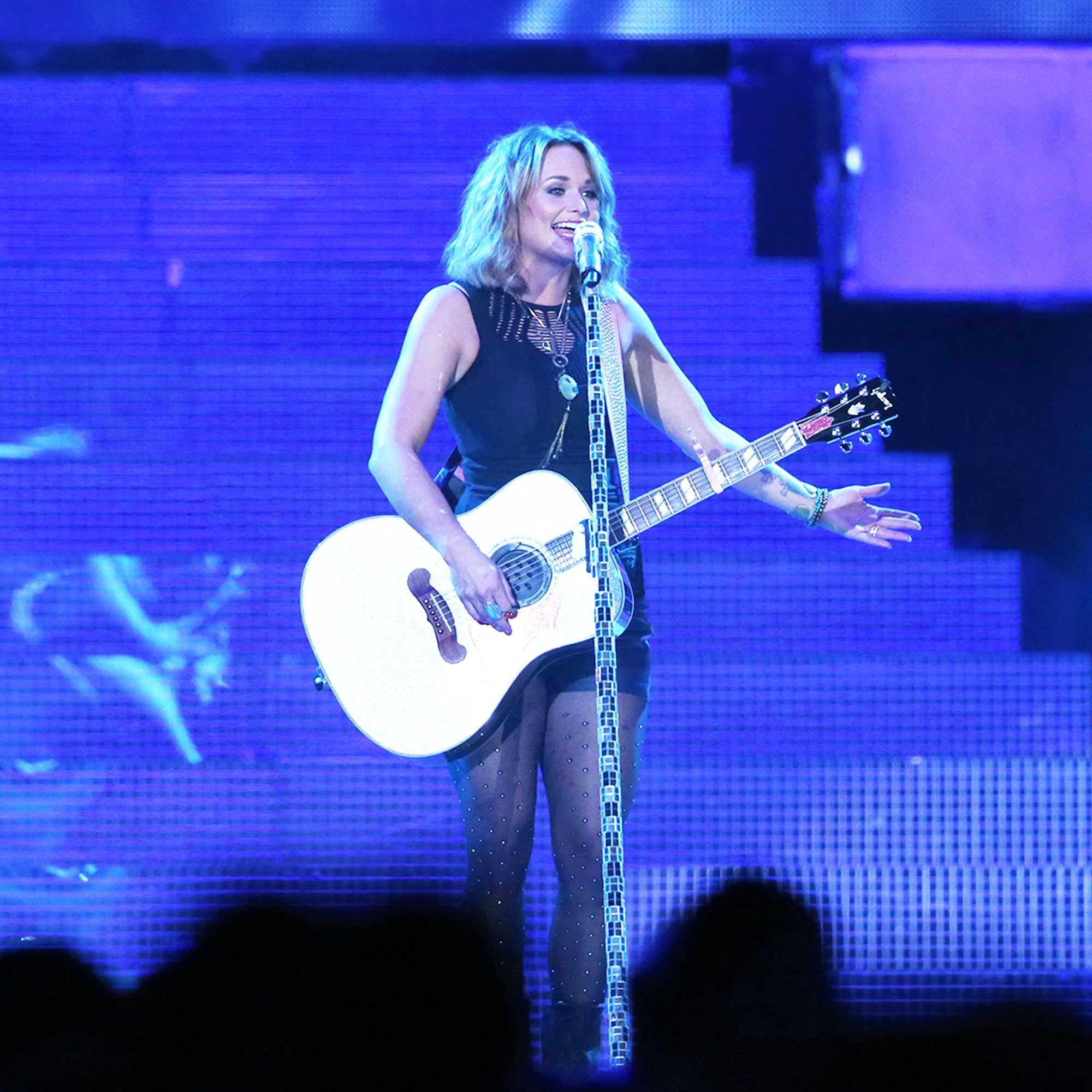 冬の坂道・・・・　ＬＡＭＢＥＲＴ Miranda Lambert shines on Knoxville stage – The Daily Beacon
