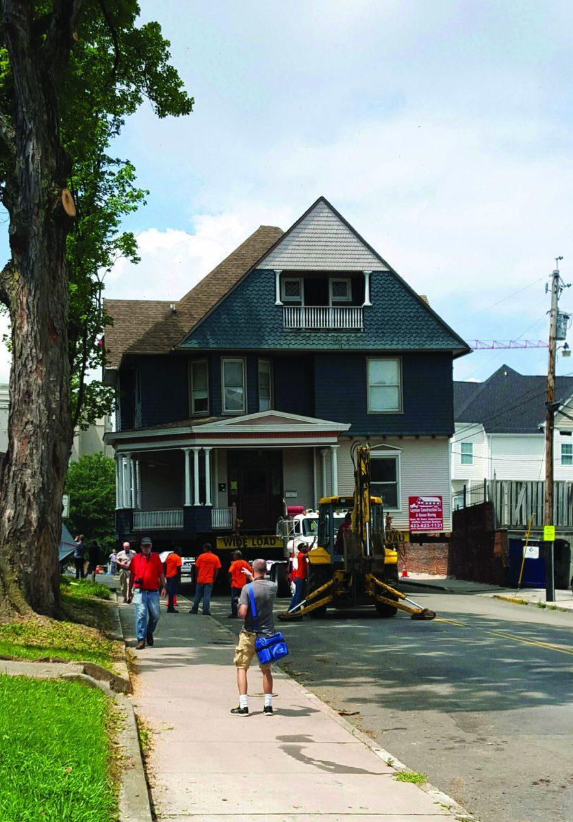One block from the house's new location on the corner of Clinch Avenue and 12th Street, the transport crew waits on electricians to clear the way.