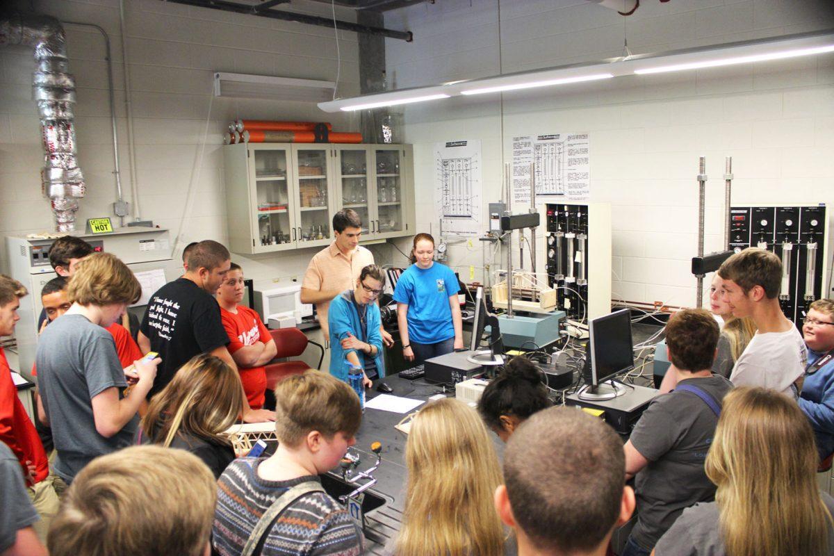 High school students came to UT campus to celebrate Engineers Day, the annual event of engineering.