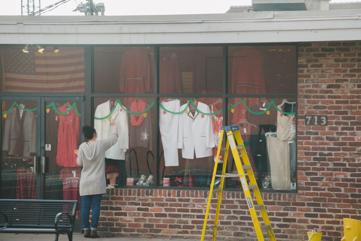 Students begin to paint the Goodwill located on 17th Street with a holiday theme on Dec. 1, 2017. 