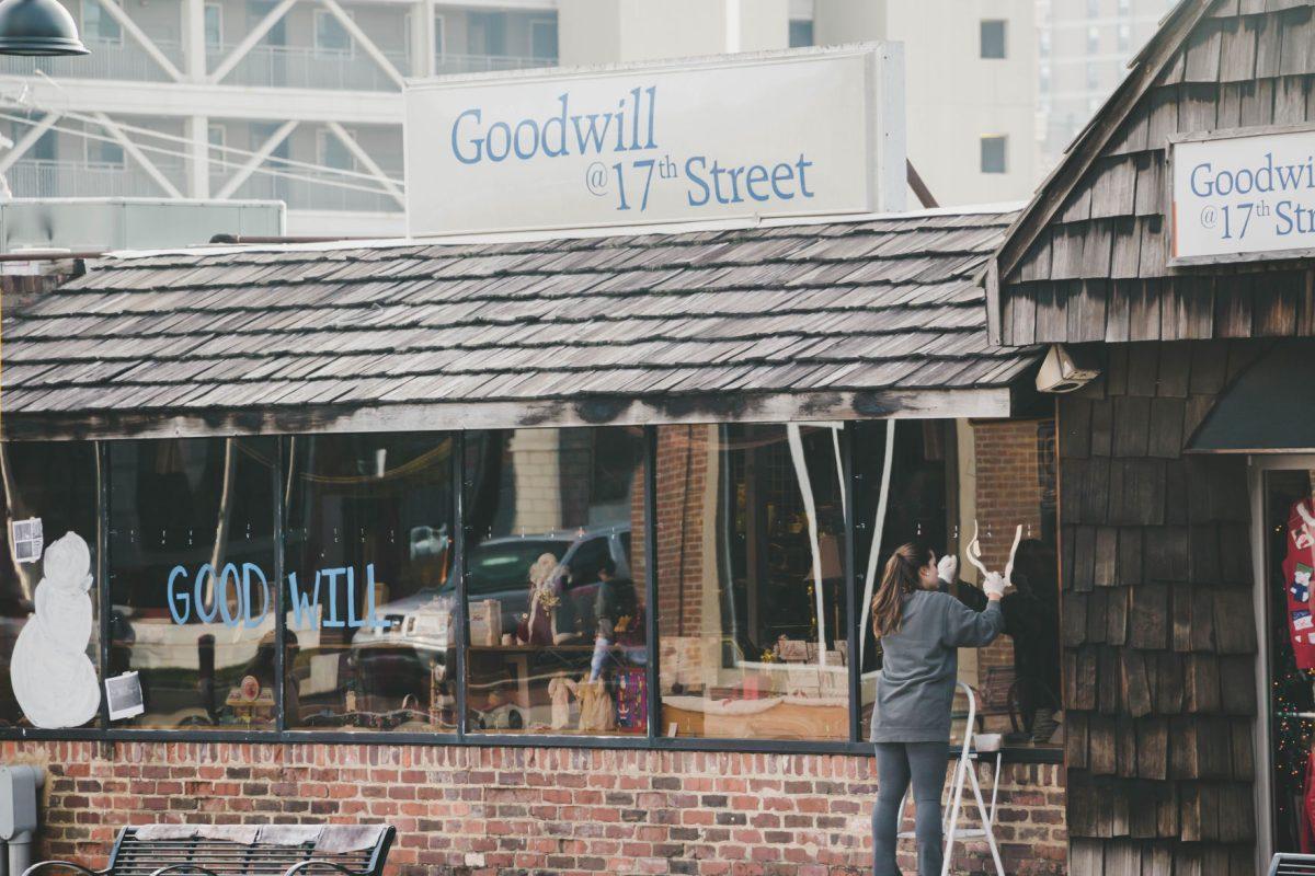 Students begin to paint the Goodwill located on 17th Street with a holiday theme on Dec. 1, 2017. 