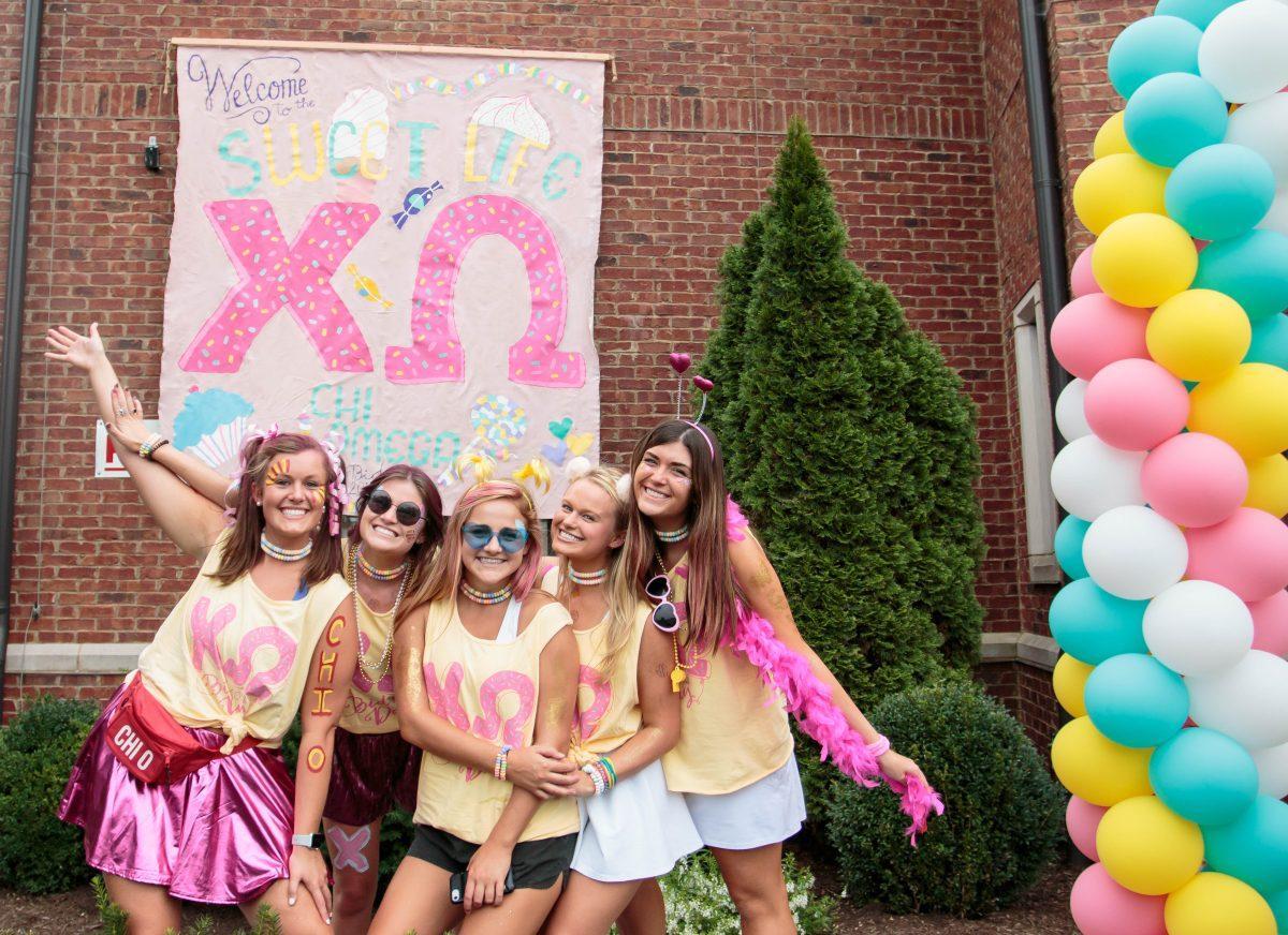 Chi Omega poses for a picture on Bid Day 2018. 
