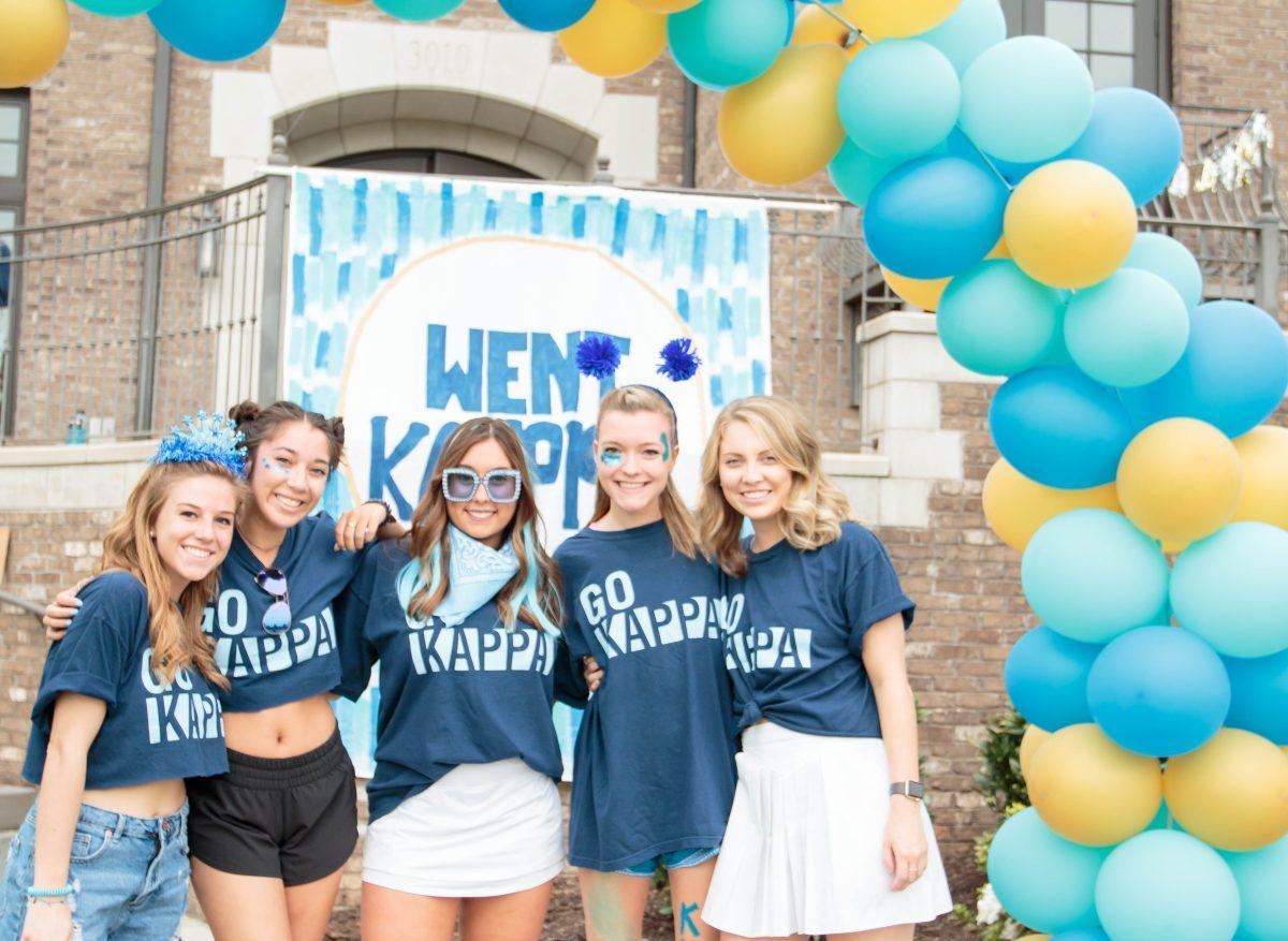 Kappa Kappa Gamma poses for a picture on Bid Day 2018. 