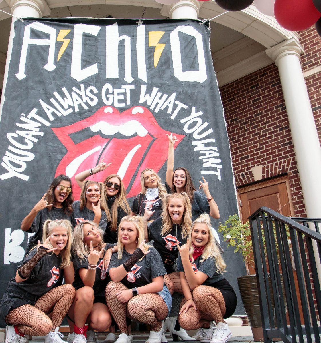 Alpha Chi Omega poses for a Bid Day picture on Bid Day 2018. 