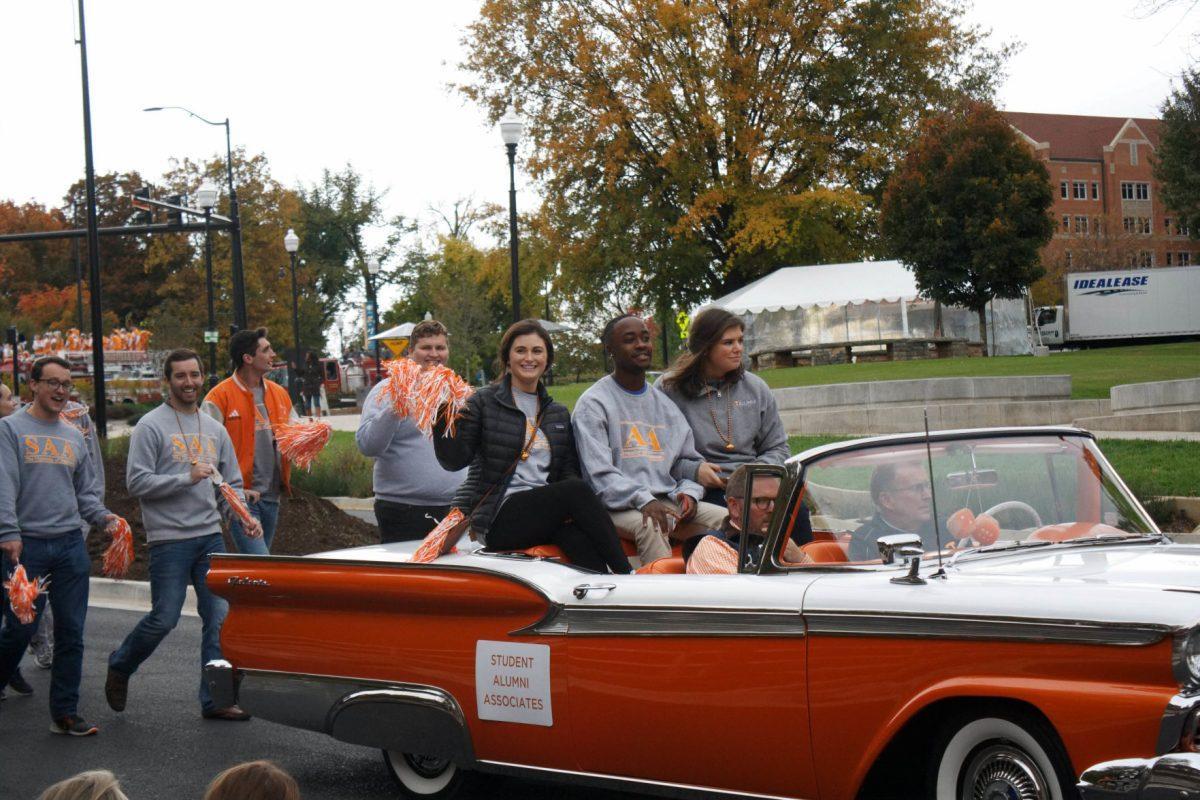 The Student Alumni Associates cruise through the Homecoming Parade.