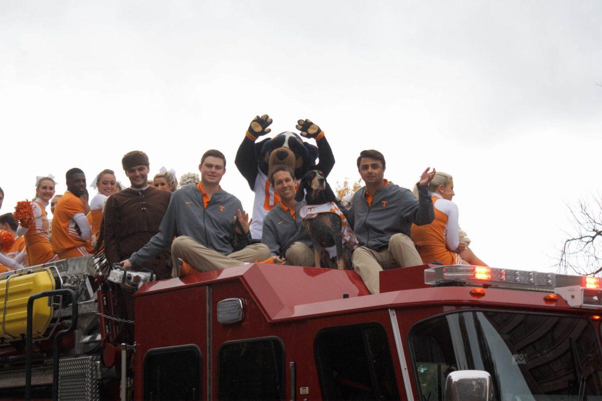 UT Cheerleaders and Smokey appear in the Homecoming Parade.