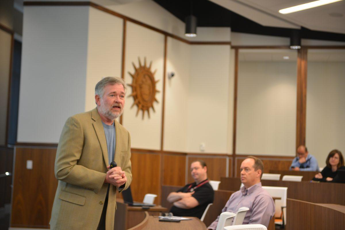 Associate Laboratory Director for Computing and Computational Sciences Jeff Nichols shared the new Summitt supercomputer's technology at Oak Ridge. 
