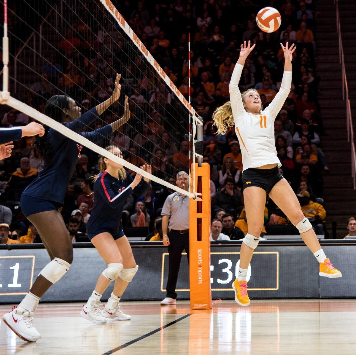Sedona Hansen, #11, sets the ball during game against Ole Miss on Nov. 24, 2018 at Thompson-Boling Arena.