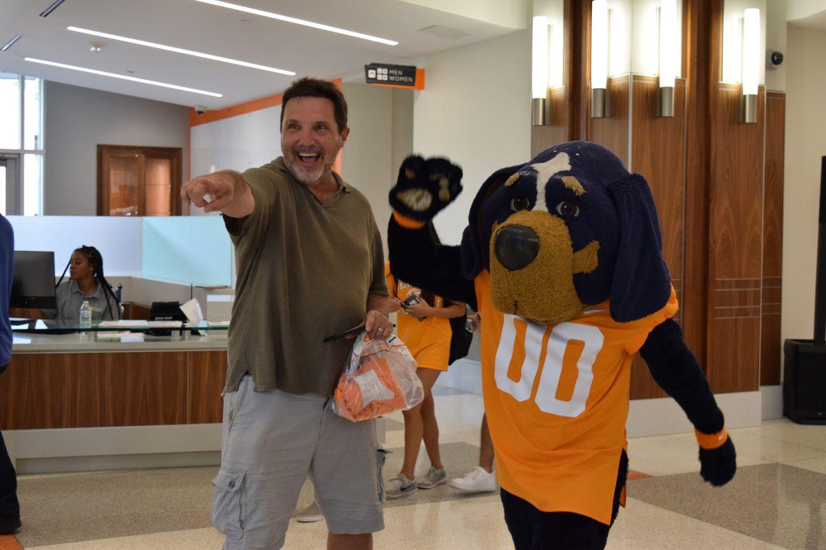 Smokey stopped by the first floor of the Student Union during a welcome reception for Chancellor Donde Plowman on the first day of classes on Wednesday, Aug. 21 to mingle with the UT community.