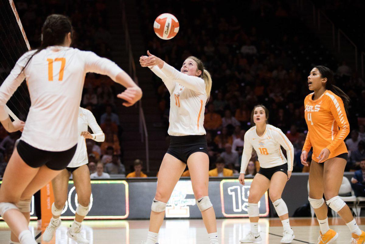 Tennessee's Sedona Hansen (11) prepares to set the ball during the game against Auburn University on Wednesday, November 27, 2019 at Thompson-Boling Arena.