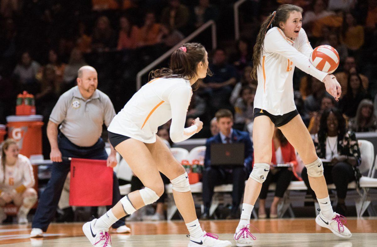 Tennessee's Lily Felts (15) meets the ball during the game against Auburn University on Wednesday, November 27, 2019 at Thompson-Boling Arena.