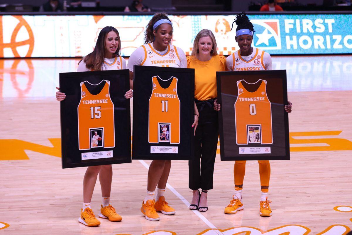 Feb 28, 2021; Knoxville, Tennessee, USA; Tennessee Lady Vols forward Jaiden McCoy (15) and center Kasiyahna Kushkituah (11) and guard Rennia Davis (0) stand with Tennessee Lady Vols head coach Kellie Harper while being recognized during senior night before the game against the Auburn Tigers at Thompson-Boling Arena. Mandatory Credit: Randy Sartin-USA TODAY Sports