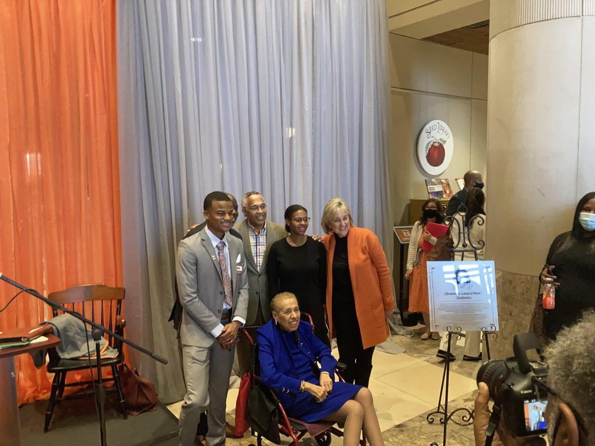 (From left to right) SGA Student Body Vice President Reggie Williams, Vice Chancellor for Diversity and Engagement Tyvi Small, Joey Michael Peel, Dana Peel Dudley and Chancellor Donde Plowman pose for a photo with Brenda Lewis Peel at the dedication ceremony of the Brenda Lewis Peel Galleria in Hodges Library. 