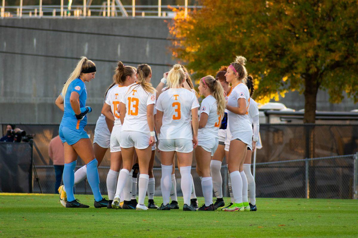 Lady Vols starting lineup huddle before opening kickoff at regal Stadium in Knoxville, Tenn. Friday, November 12, 2021.