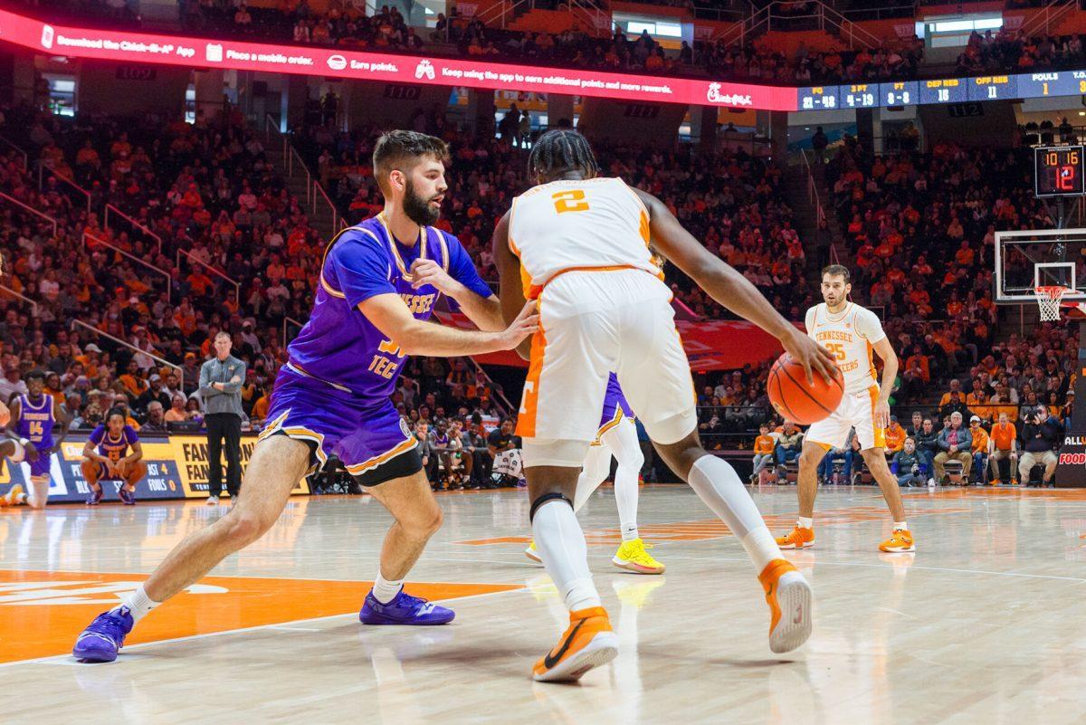 Brandon Huntley-Hatfield (2) looks to go to the rim, defended by Tennessee Tech's Shandon Goldman (33) at Thompson Boling Arena on Nov. 26, 2021.