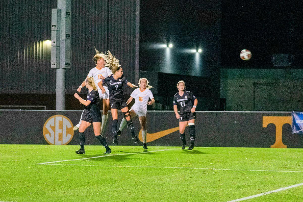 Taylor Huff (13) heads a ball into the net to put the lady Vols up 3-0 at Regal Stadium in Knoxville, Tenn. Friday, November 12, 2021.