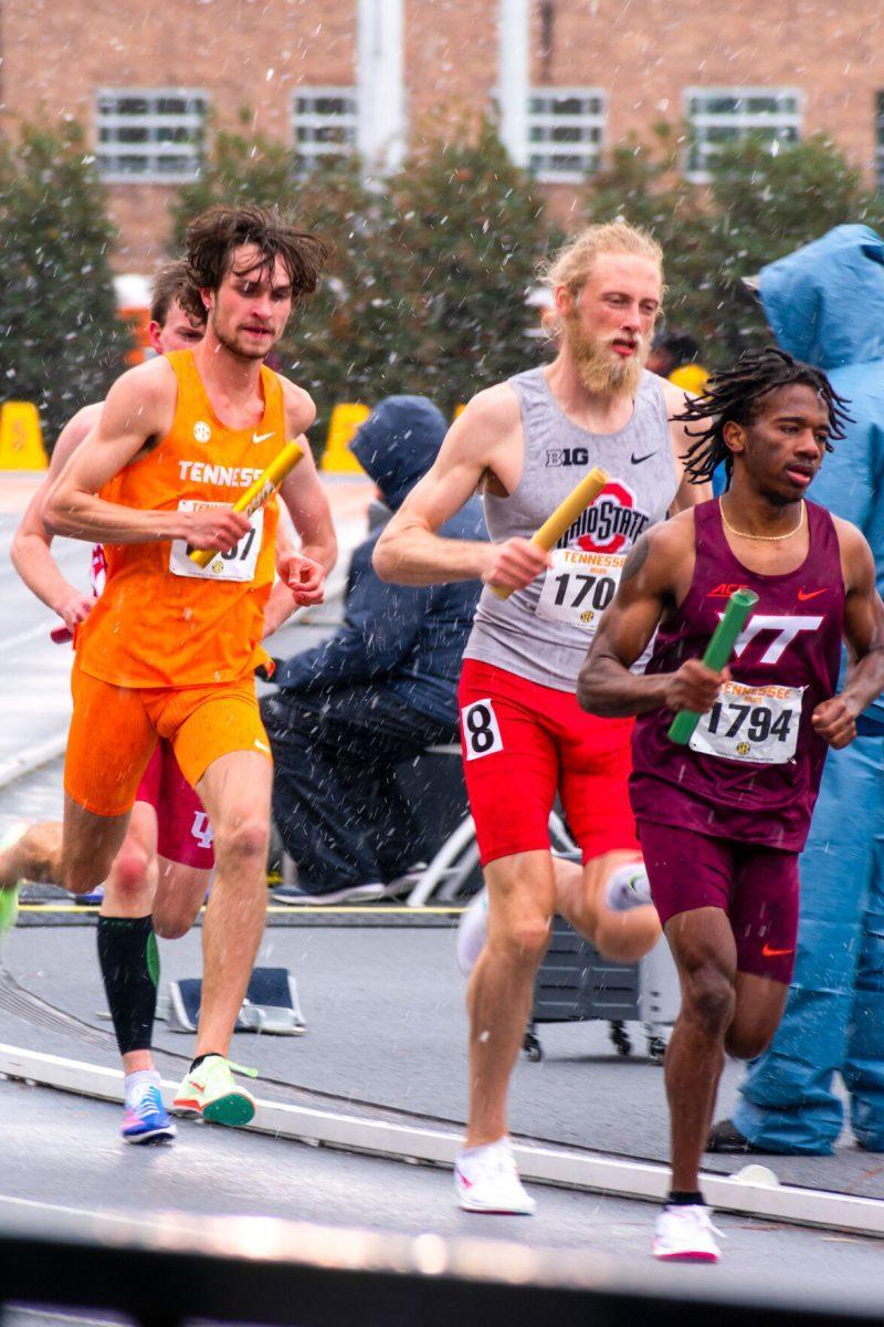 Tennessee's Canaan Anderson runs the lead leg of the men's 4x1500 meter race as snow begins to fall. At Tom Black Track, Saturday Apr. 9, 2022.