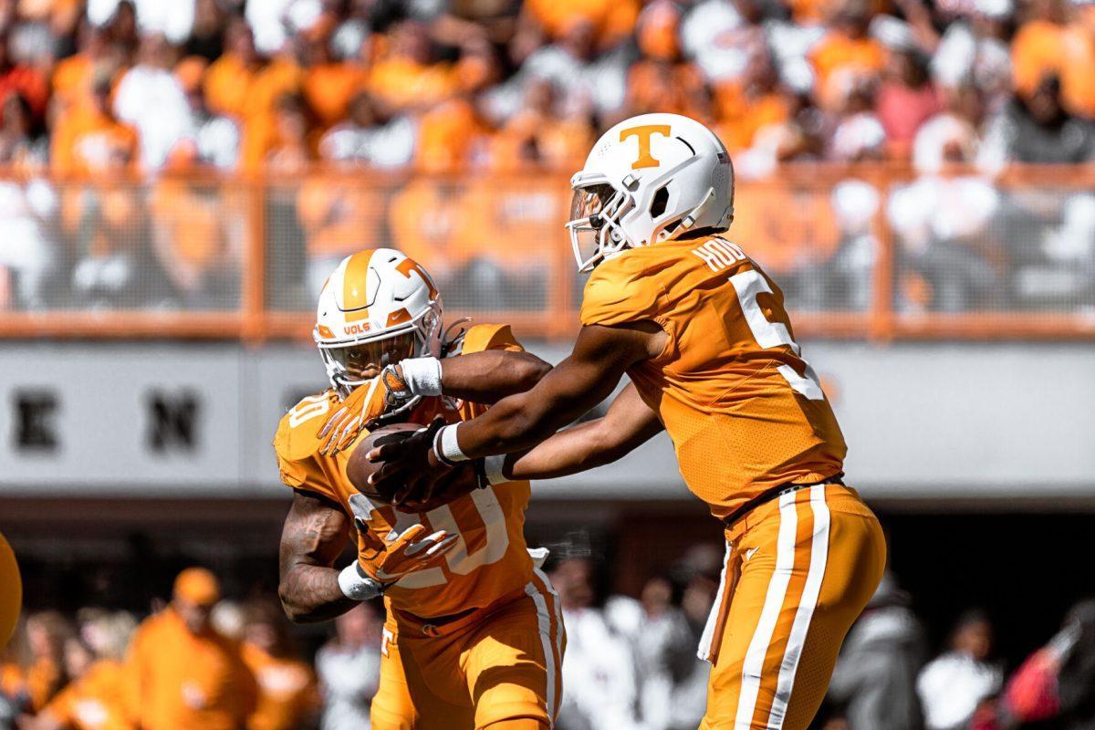 KNOXVILLE, TN - No. 5 Hendon Hooker hands the ball off to No. 20 Jaylen Wright during the UT Martin game in Neyland Stadium on Saturday Oct. 22, 2022. 