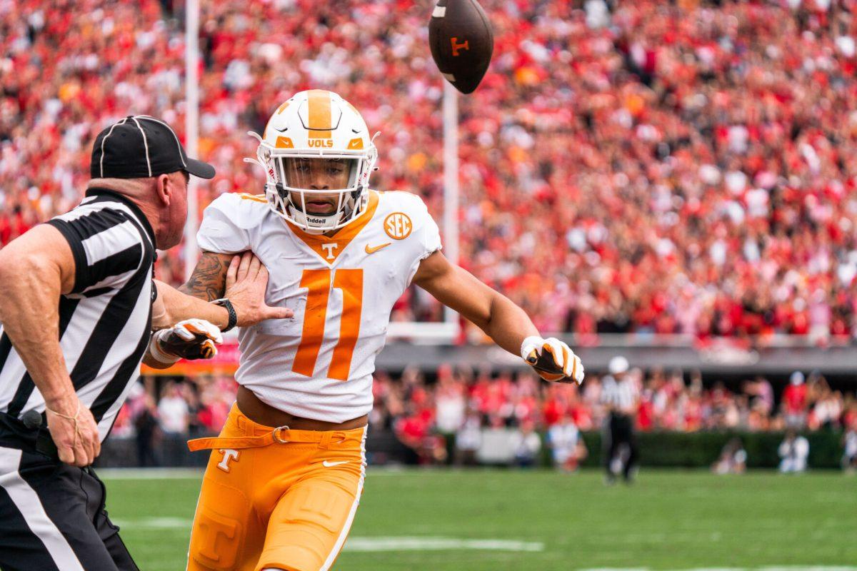Jalin Hyatt comes up short on a pass from Hendon Hooker in Tennessee's loss to Georgia on Nov. 5, 2022.
