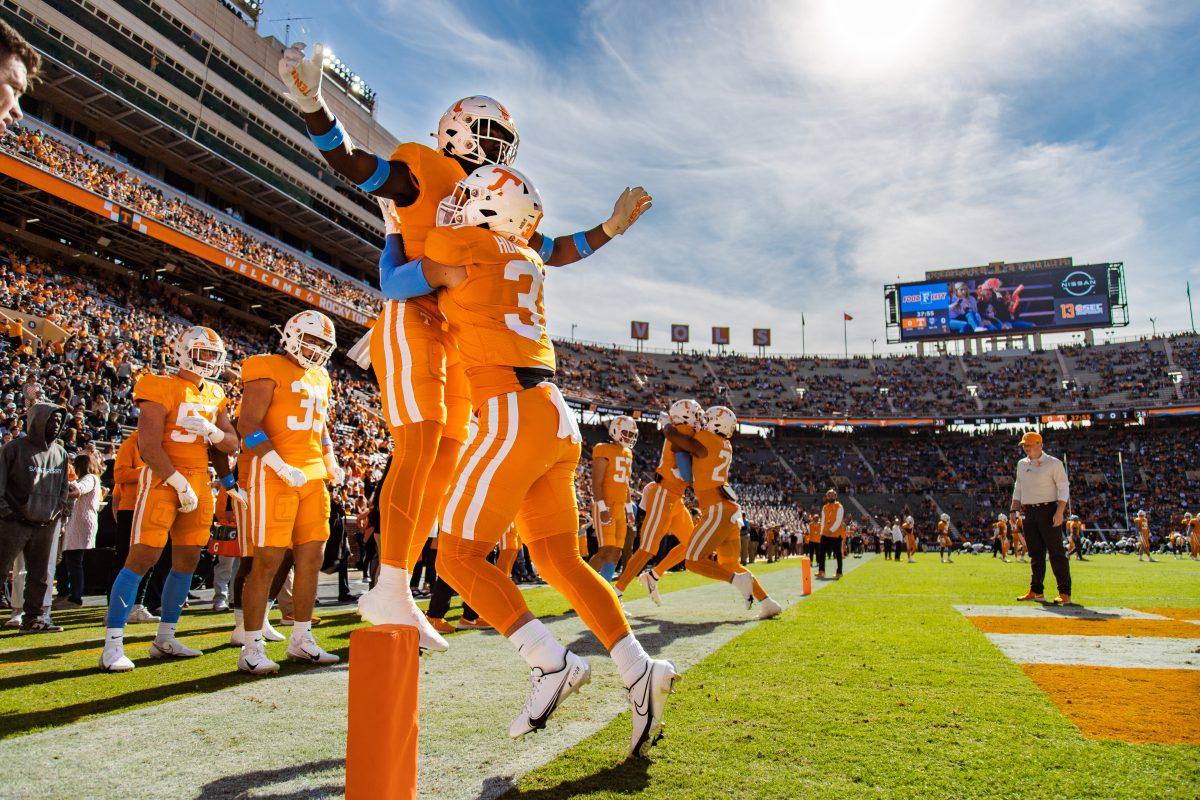 KNOXVILLE, TN - The Volunteers warm up in Neyland Stadium before facing UT Martin. Oct. 22, 2022. 