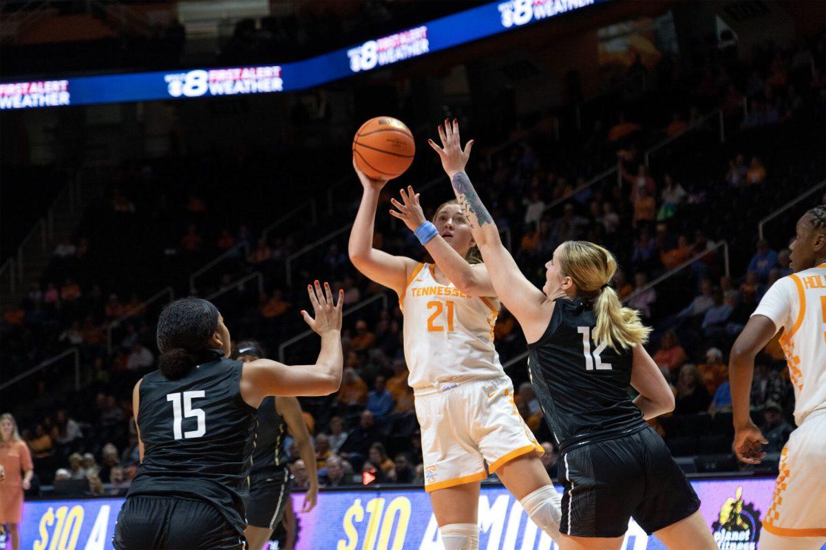 No. 21 Tess Darby shoots a contested jumper against UCF at Thompson-Boeing Arena. Wednesday Nov.14, 2022.