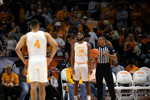 Tyreke Key awaits an inbound pass from Josiah-Jordan James in Tennessee's win over Eastern Kentucky on Dec. 7, 2022.