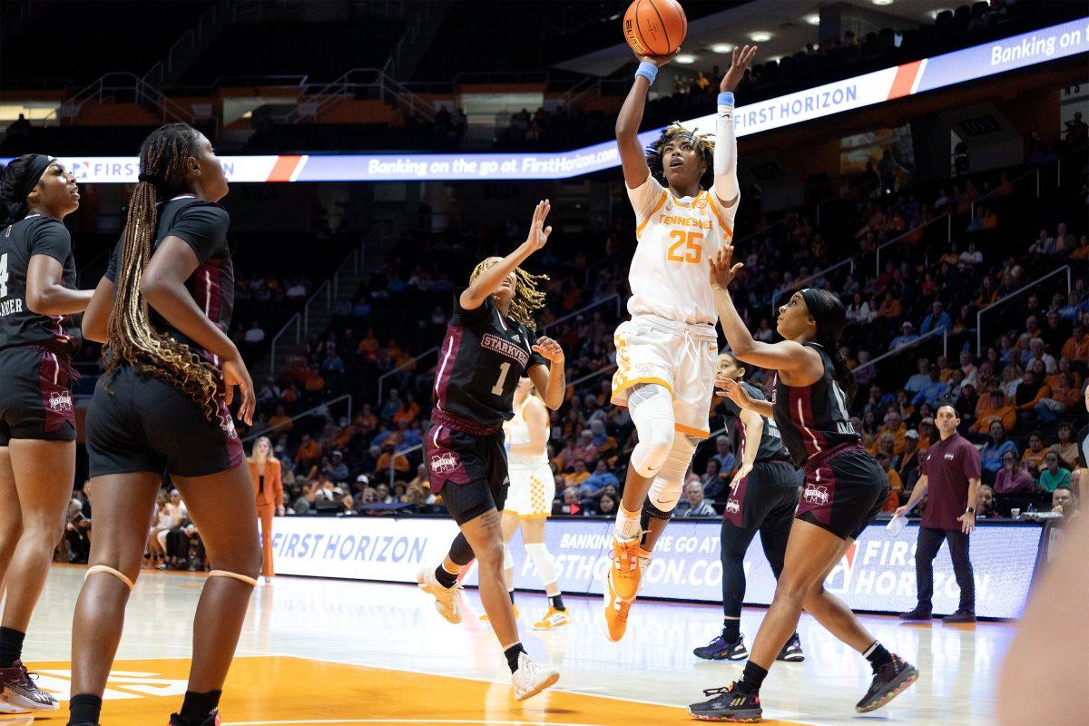 No. 25 Jordan Horston takes a jumper against Mississippi State at Thompson-Boling Arena. Thursday Jan. 5, 2023.
