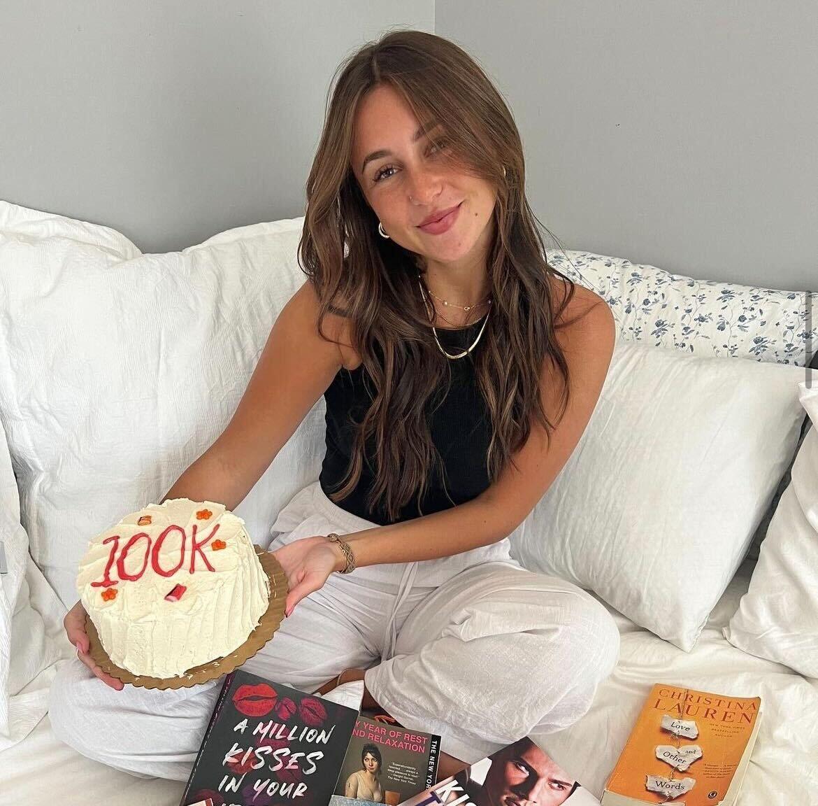 Sara Carrolli celebrates reaching 100,000 subscribers on YouTube in on Aug. 16, 2022. Now she has nearly 160,000 subscribers. 