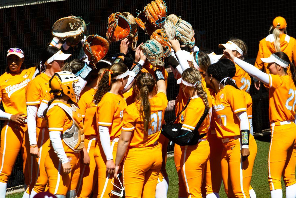 The Lady Vols huddle together prior to facing Mississippi State in Sherri Parker Lee Stadium on Apr 3, 2022.