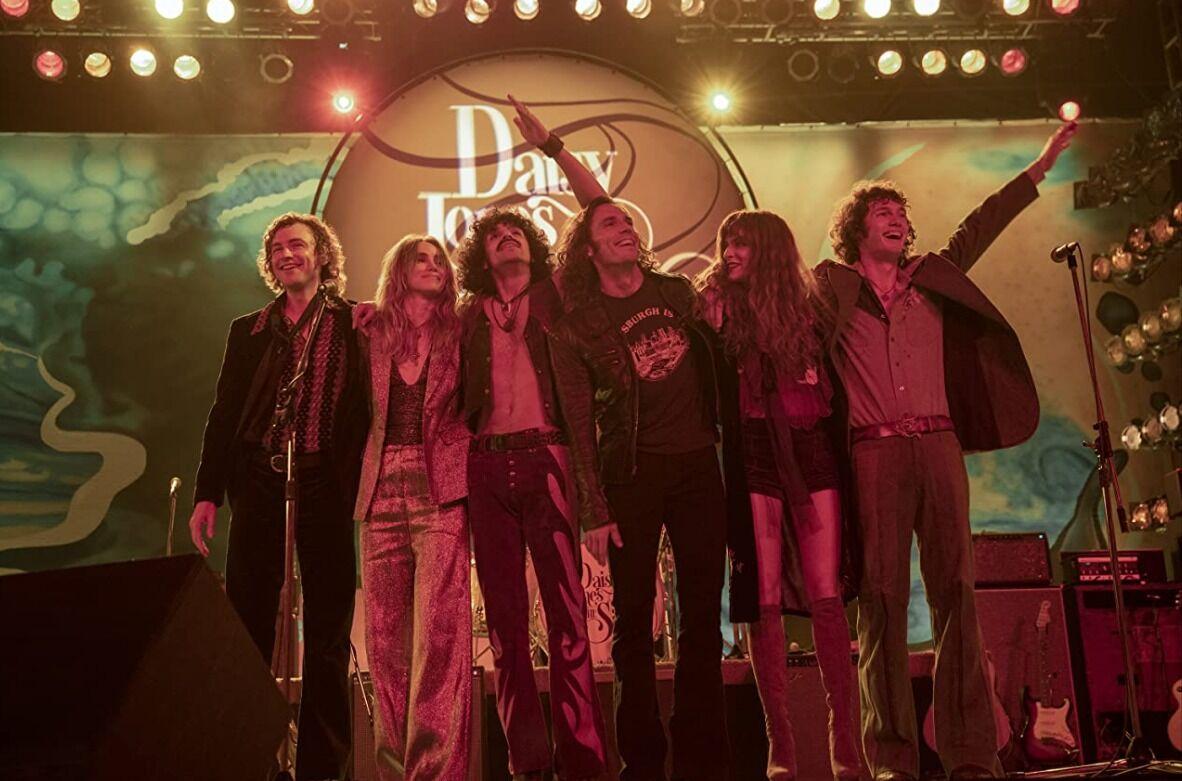 Lacey Terrell, Riley Keough, Sam Claflin, Suki Waterhouse, Sebastian Chacon, Will Harrison in "Daisy Jones &amp; the Six." Photo by Lacey Terrell/Prime Video.