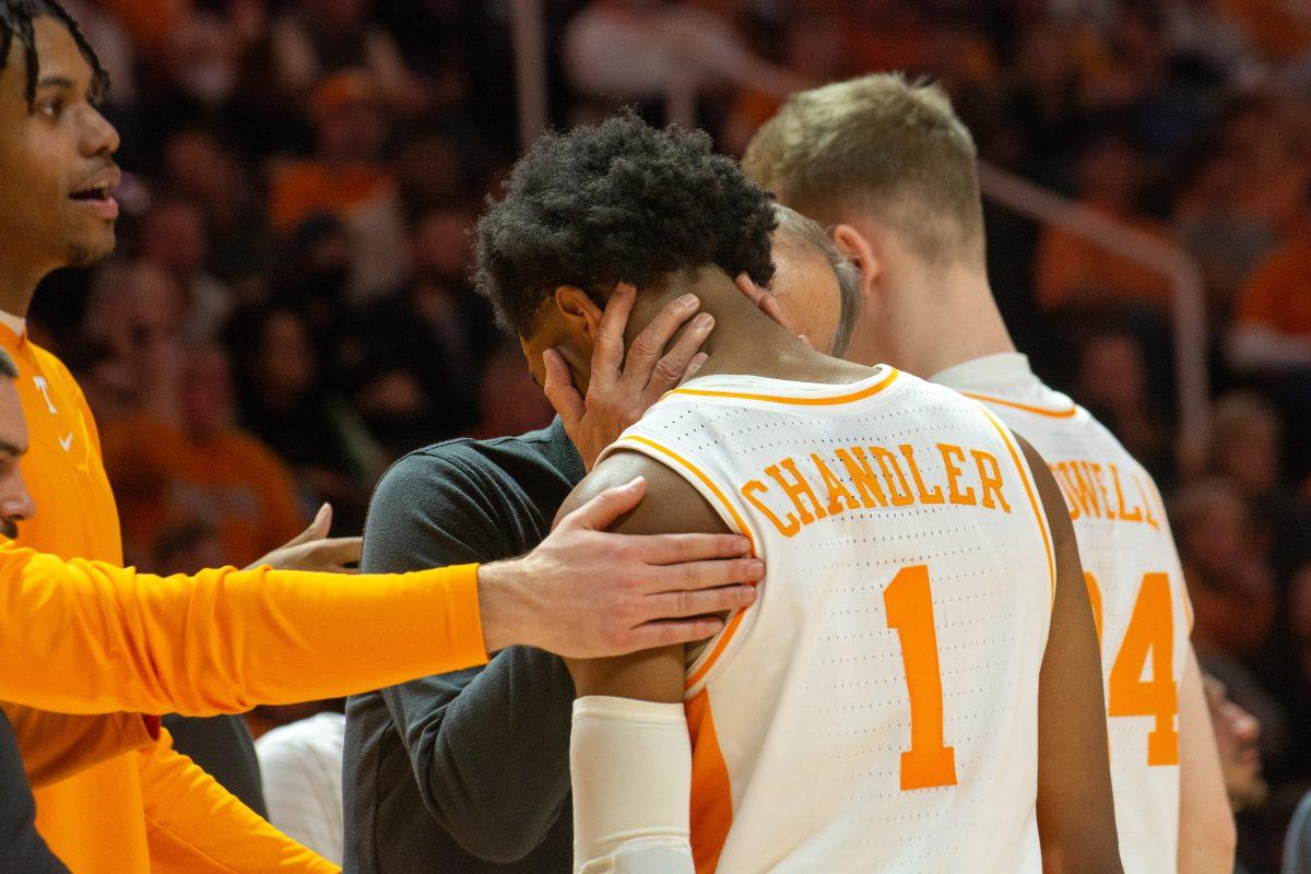Head coach Rick Barnes talks to Kennedy Chandler (1) during the Tennessee vs LSU game on Saturday Jan. 22, 2022 in Thompson Boling Arena.