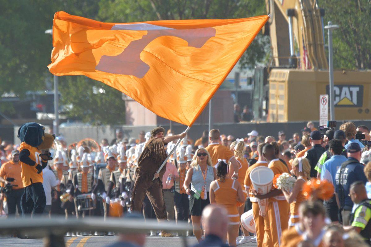 Davy Crockett waves the flag during pregame festivities ahead of Tennessee's matchup with Virginia. Saturday, Sept. 2, 2023.