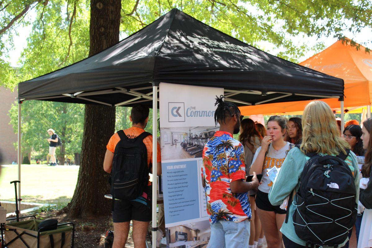 Students lins up to hear information about off-campus leasing opportunities at the Commons. Friday, Sept. 22, 2023.