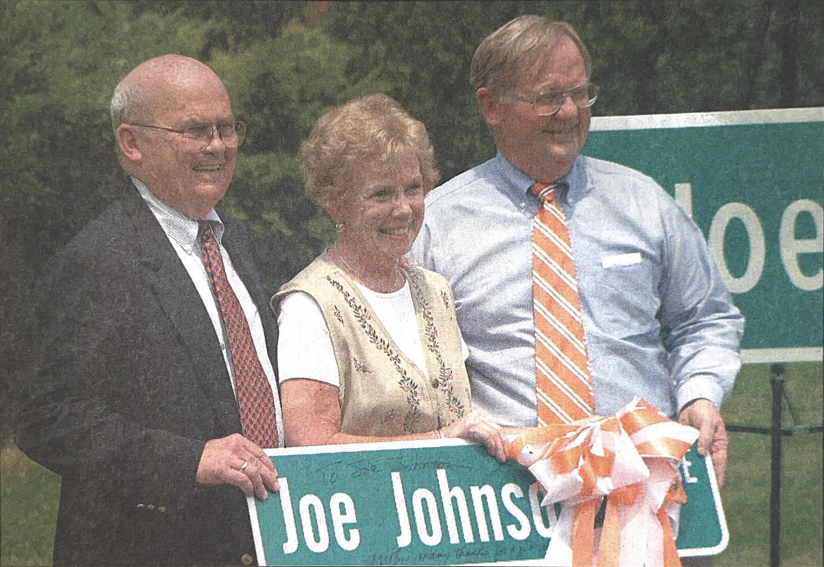 Former University of Tennessee President Joe Johnson (left) with his wife, Pat, and former Knoxville Mayor Victor Ashe during a ceremony in 2003. Johnson was honored with the dedication of Joe Johnson Drive, replacing Center Drive on the UT campus. 