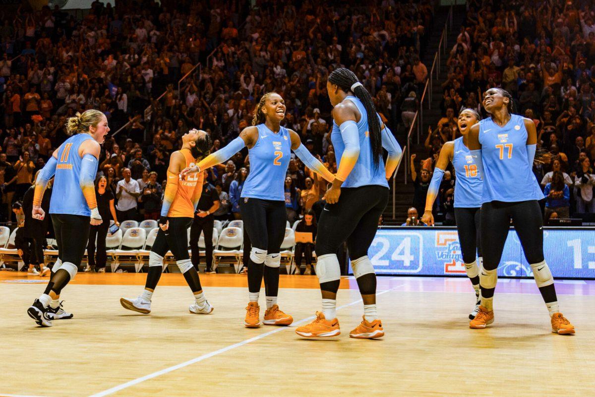 Erykah Lovett (2) congratulates the Lady Vols as they win the third set. Friday, Oct. 13, 2023.