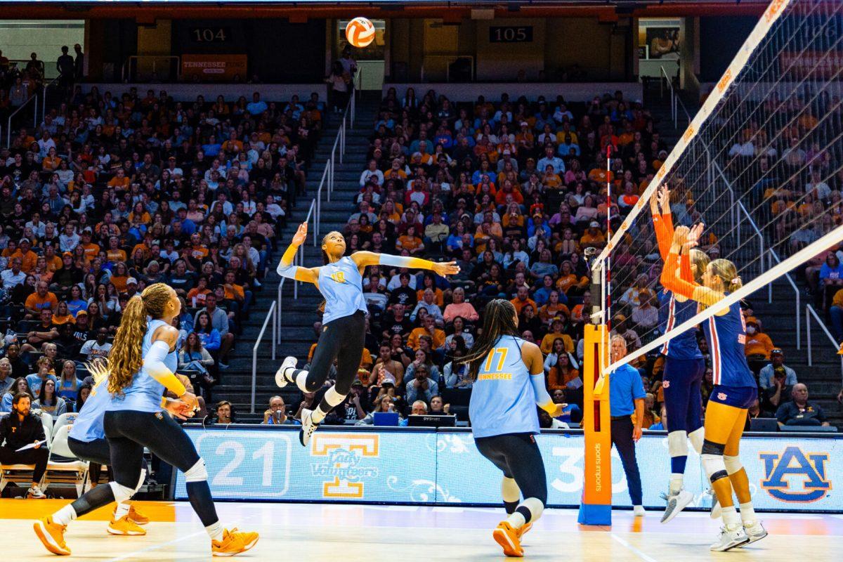 Jenaisya Moore (18) goes up for a spike against Auburn. Friday, Oct. 13, 2023. 